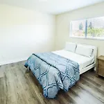 Large Condo Sleeps 10 Near Downtown Los Angeles