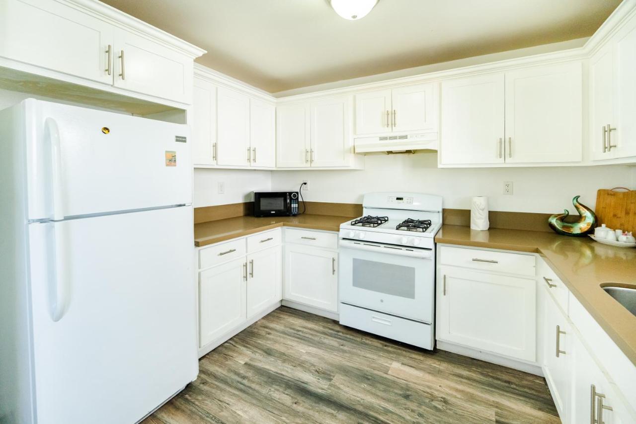 Large Sleeps 10 Near Downtown Angeles Appartamento