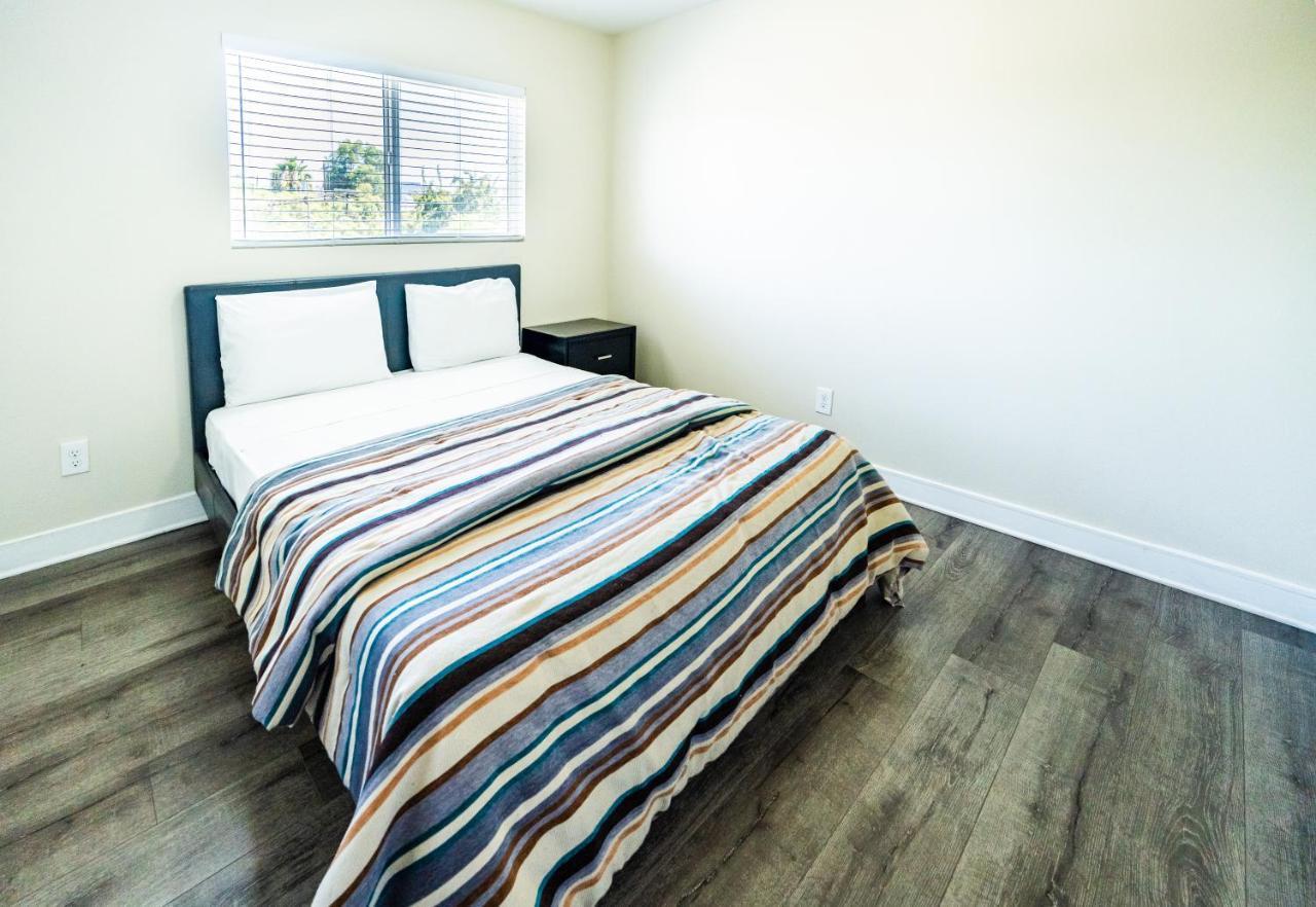 Large Sleeps 10 Near Downtown Angeles * Los Angeles